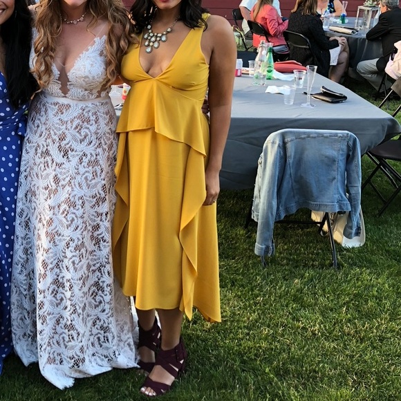 Adelyn Rae Beautiful Yellow V-neck Summer Dress size M - Picture 6 of 6